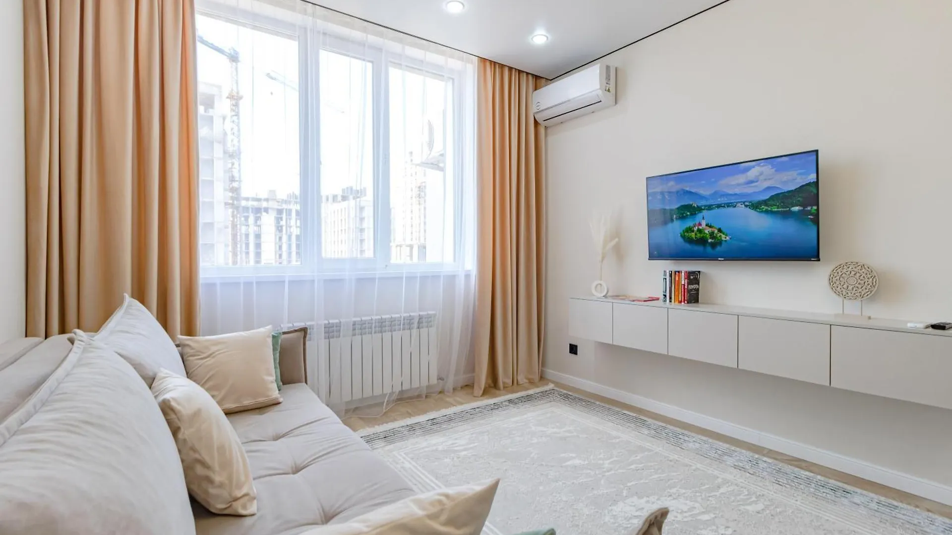 Apart Astana, Жк Сыганак, Д 32 Рядом С Хан-Шатыром Apartment