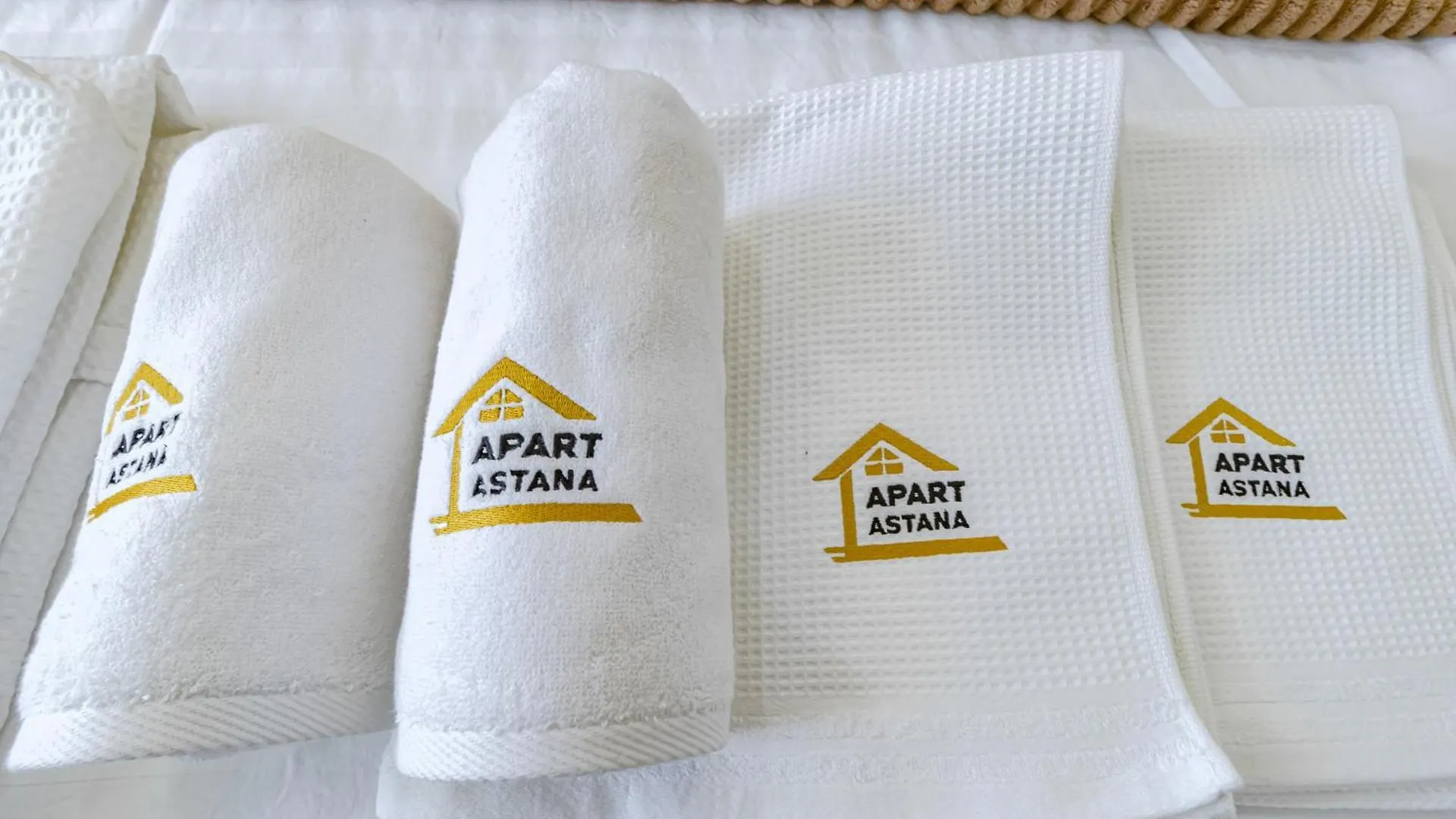 Apart Astana, Жк Сыганак, Д 32 Рядом С Хан-Шатыром Apartment